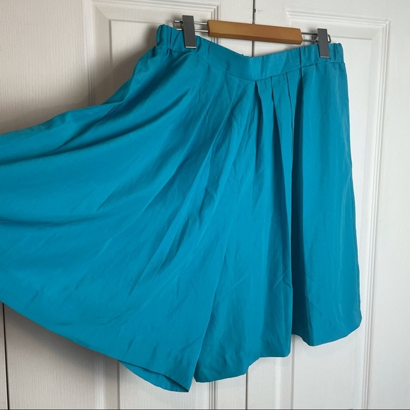 90’s High Waisted Shorts - Picture 4 of 8